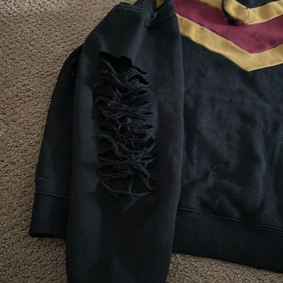 Vintage Havana Women’s Hooded Black Cold Shoulder Ripped Seeatshirt - Picture 4 of 6